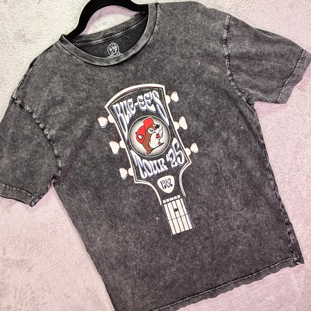 Buc-ee's Mens T-Shirt Sz Medium Gray Acid Wash Tour 25 Guitar Graphic Tee
